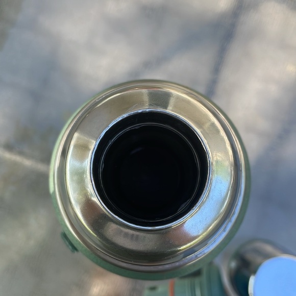 Vintage Stanley Aladdin thermos. Green with handle. Chrome lid and base. Quart - Picture 7 of 16